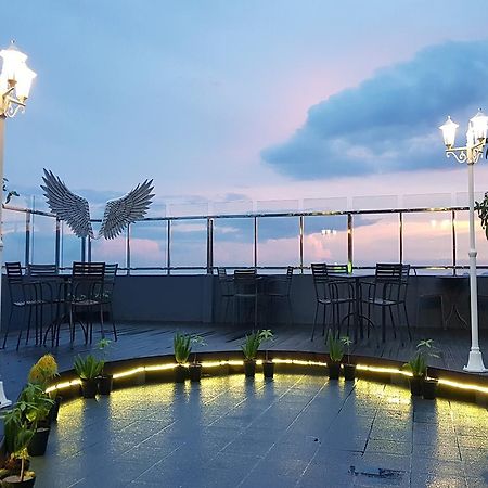 Aston Lampung City Hotel Bandar Lampung Exterior foto